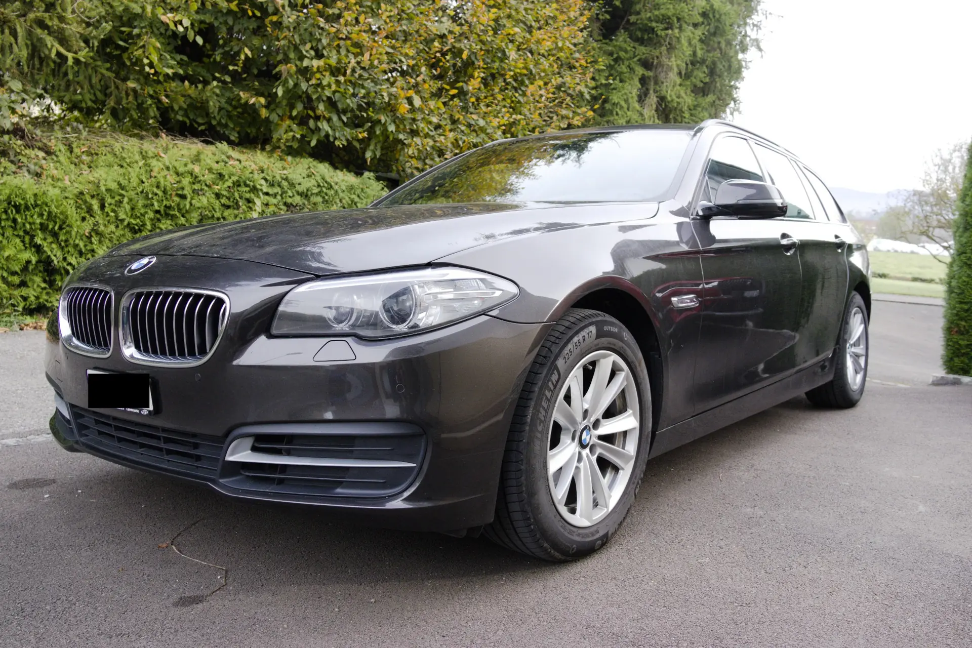 BMW 520i Touring — Break élégant, moteur fiable et sans sinistre — vue extérieure
