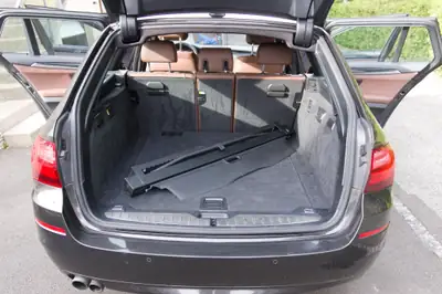 BMW 520i Touring — Break élégant, moteur fiable et sans sinistre — détail