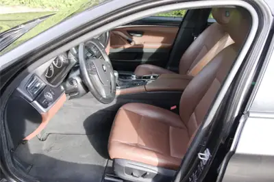 BMW 520i Touring — Break élégant, moteur fiable et sans sinistre — Miniature 7