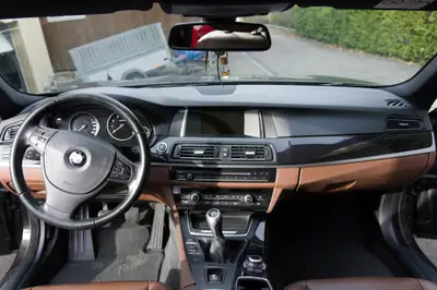 BMW 520i Touring — Break élégant, moteur fiable et sans sinistre — Miniature 9