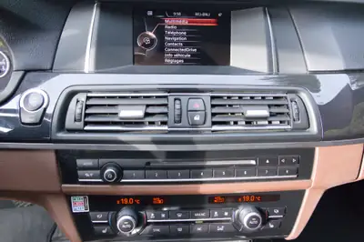 BMW 520i Touring — Break élégant, moteur fiable et sans sinistre — Miniature 10
