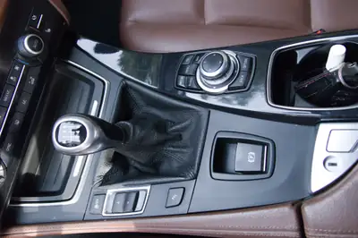 BMW 520i Touring — Break élégant, moteur fiable et sans sinistre — Miniature 11
