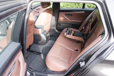 BMW 520i Touring — Break élégant, moteur fiable et sans sinistre — Miniature 12