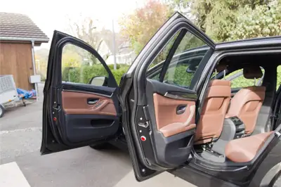BMW 520i Touring — Break élégant, moteur fiable et sans sinistre — Miniature 15