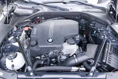 BMW 520i Touring — Break élégant, moteur fiable et sans sinistre — Miniature 18