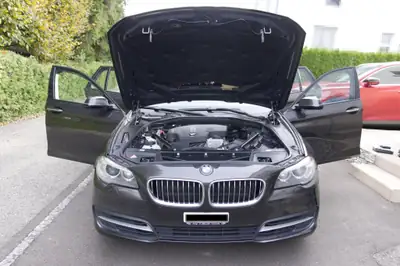 BMW 520i Touring — Break élégant, moteur fiable et sans sinistre — Miniature 17