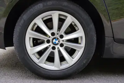 BMW 520i Touring — Break élégant, moteur fiable et sans sinistre — Miniature 19