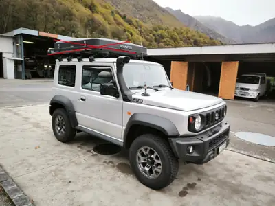 Suzuki Jimny 1.5 Compact Top 4x4 — Le vrai 4x4 urbain, 28'000 km seulement — vue extérieure