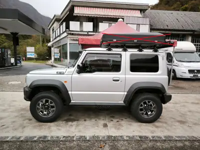 Suzuki Jimny 1.5 Compact Top 4x4 — Le vrai 4x4 urbain, 28'000 km seulement — intérieur