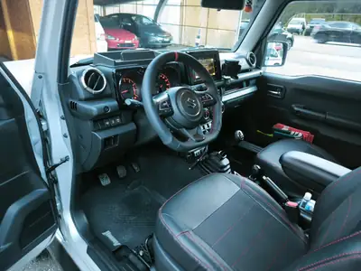 Suzuki Jimny 1.5 Compact Top 4x4 — Le vrai 4x4 urbain, 28'000 km seulement — détail