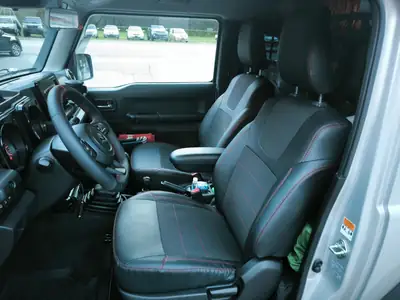 Suzuki Jimny 1.5 Compact Top 4x4 — Le vrai 4x4 urbain, 28'000 km seulement — Miniature 7