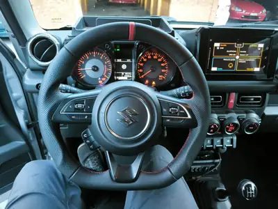 Suzuki Jimny 1.5 Compact Top 4x4 — Le vrai 4x4 urbain, 28'000 km seulement — Miniature 8