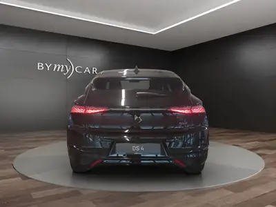 DS 4 1.2 MHEV Ligne Noire — Berline Compacte Hybride Légère, Élégance Française — intérieur