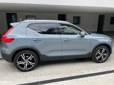 Volvo XC40 T5 Twin Engine — SUV hybride rechargeable, 1ère main, garantie jusqu'à 2027 — côté