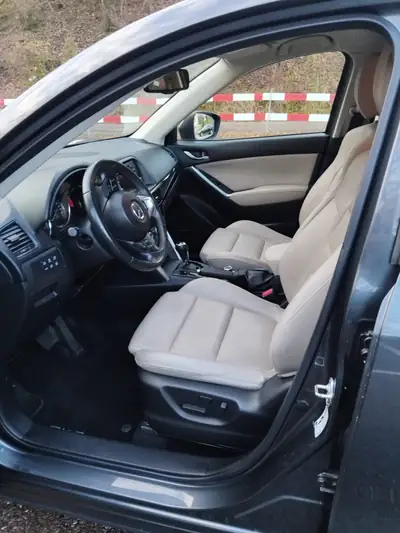 Mazda CX-5 2.2 D Revolution AWD — SUV robuste, 115'000 km, moteur diesel fiable — Heckansicht
