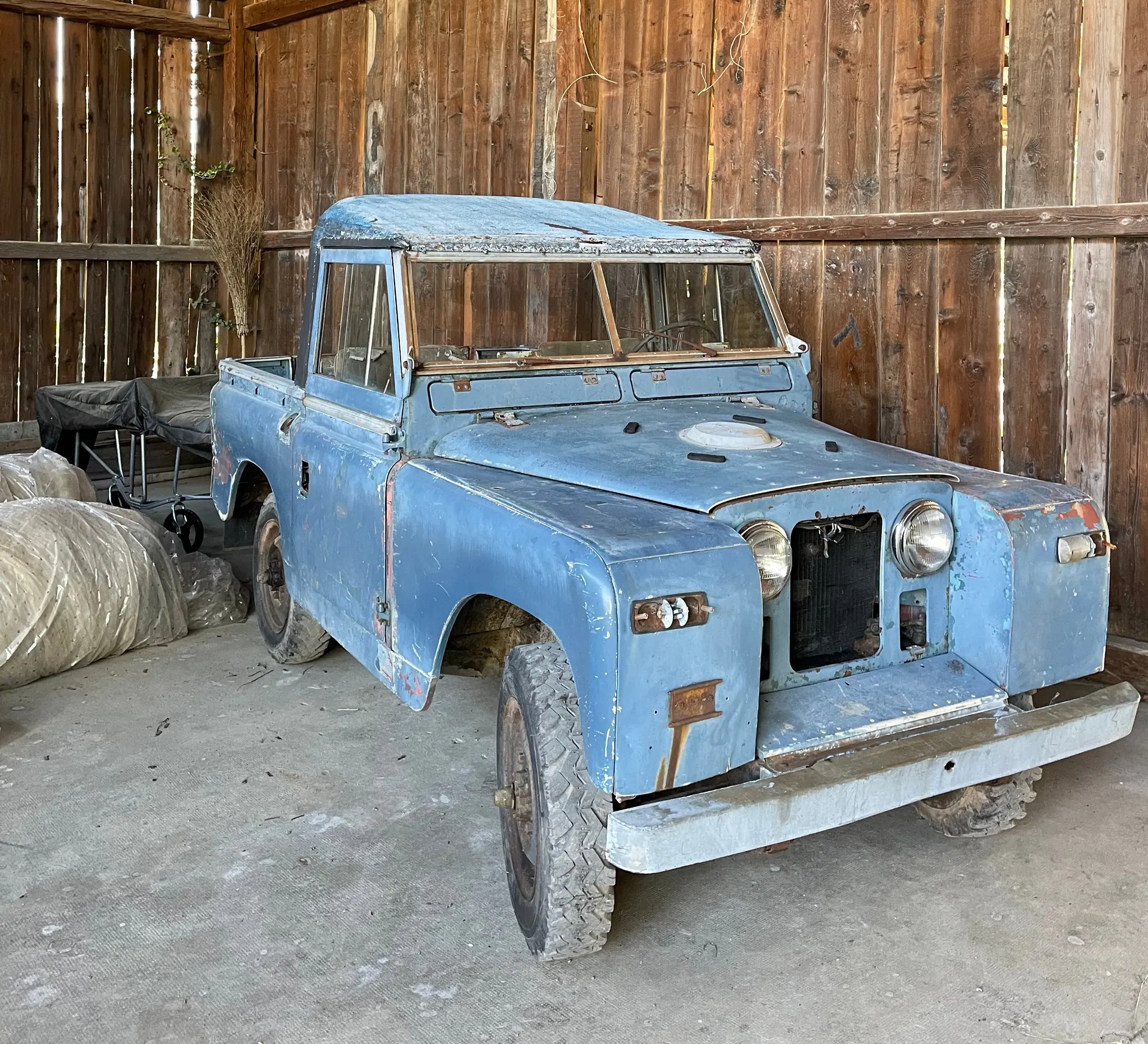 Land Rover Series IIa 88-110 — Légende britannique 1966, 20'000 km authentiques — Außenansicht