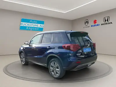 Suzuki Vitara 1.4 T Compact+ Hybrid 4x4 — SUV urbain écologique avec transmission automatique — interior