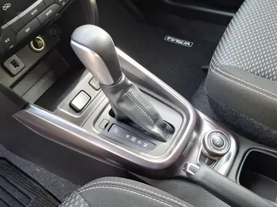 Suzuki Vitara 1.4 T Compact+ Hybrid 4x4 — SUV urbain écologique avec transmission automatique — Thumbnail 12