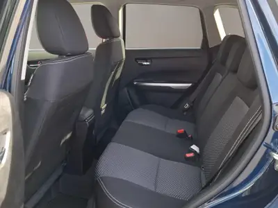 Suzuki Vitara 1.4 T Compact+ Hybrid 4x4 — SUV urbain écologique avec transmission automatique — Thumbnail 10