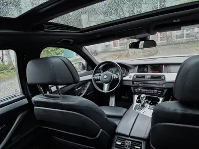 BMW M550d Touring xDrive — Break diesel haute performance, entretien suivi — dashboard