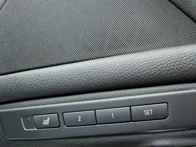 BMW M550d Touring xDrive — Break diesel haute performance, entretien suivi — Thumbnail 10