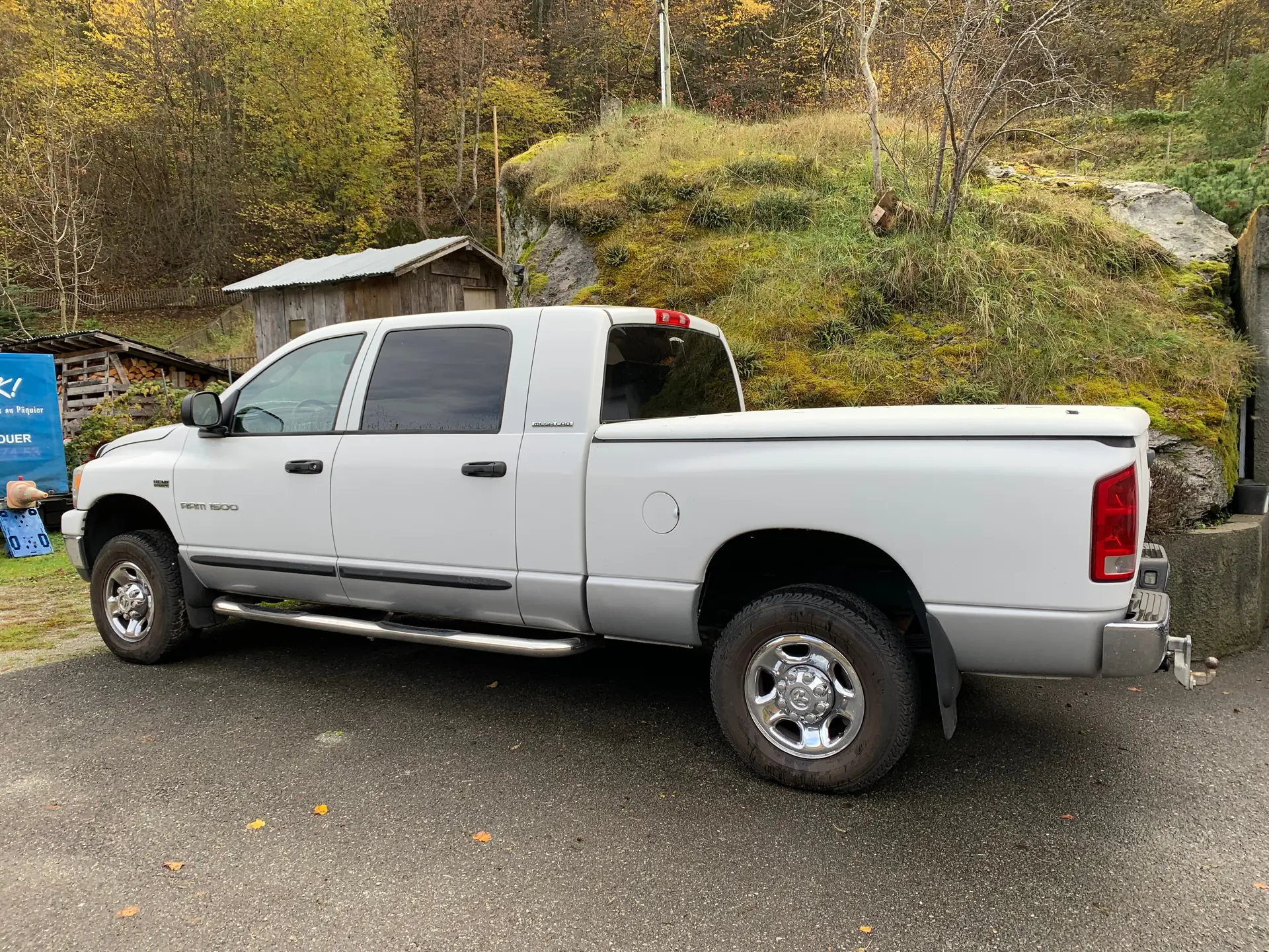 Dodge Ram 1500 Mega Cab — Pickup américain robuste, traction intégrale et équipements confort — Außenansicht