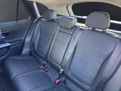 Mercedes-Benz GLC 200 4Matic — SUV hybride léger, 31 600 km seulement — Thumbnail 12