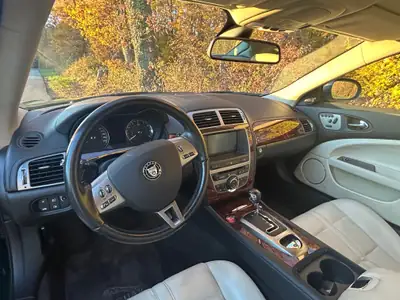 Jaguar XK 4.2 V8 Automatic — Coupé sportif emblématique, 72'000 km seulement — Detail