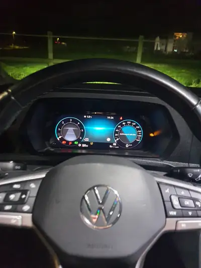 VW Caddy 2.0 TDI DSG — Utilitaire polyvalent, faible kilométrage, boîte automatique — Thumbnail 9