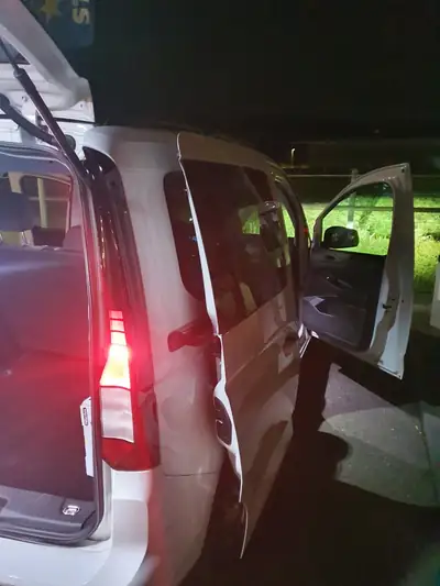 VW Caddy 2.0 TDI DSG — Utilitaire polyvalent, faible kilométrage, boîte automatique — Thumbnail 11