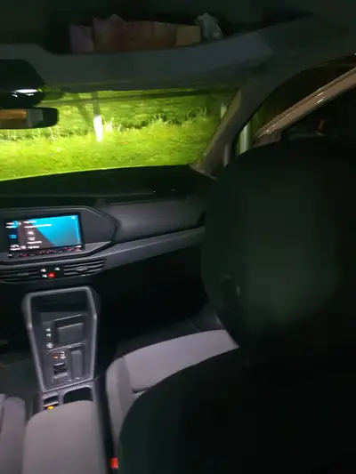 VW Caddy 2.0 TDI DSG — Utilitaire polyvalent, faible kilométrage, boîte automatique — Thumbnail 15