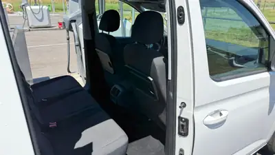 VW Caddy 2.0 TDI DSG — Utilitaire polyvalent, faible kilométrage, boîte automatique — Thumbnail 25
