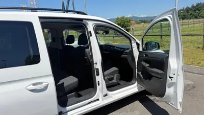 VW Caddy 2.0 TDI DSG — Utilitaire polyvalent, faible kilométrage, boîte automatique — Thumbnail 30