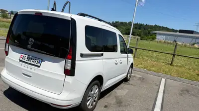 VW Caddy 2.0 TDI DSG — Utilitaire polyvalent, faible kilométrage, boîte automatique — Thumbnail 29