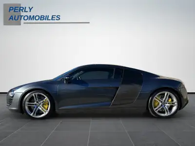 Audi R8 Coupé 4.2 — Supercar légendaire, 420 ch, boîte manuelle authentique — vista posteriore