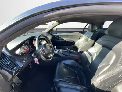 Audi R8 Coupé 4.2 — Supercar légendaire, 420 ch, boîte manuelle authentique — Miniatura 9