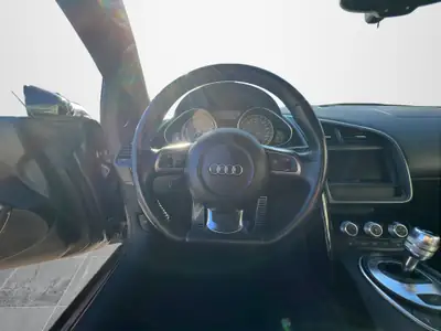 Audi R8 Coupé 4.2 — Supercar légendaire, 420 ch, boîte manuelle authentique — Miniatura 10