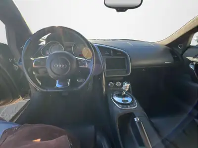 Audi R8 Coupé 4.2 — Supercar légendaire, 420 ch, boîte manuelle authentique — Miniatura 12