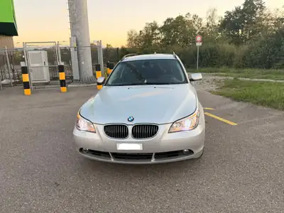 BMW 530xi Touring — Break polyvalent 4x4, service complet à jour — vue extérieure
