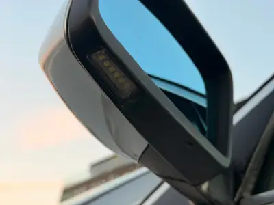 BMW 530xi Touring — Break polyvalent 4x4, service complet à jour — intérieur