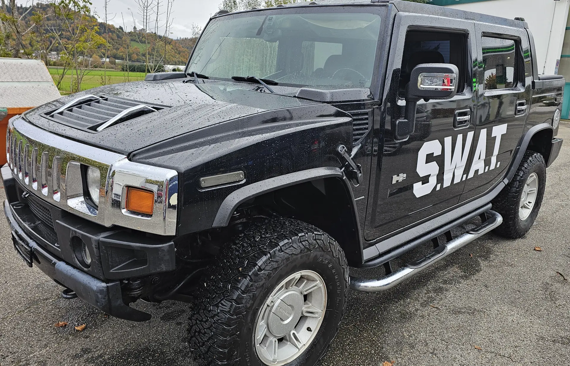 HUMMER H2 SUT — Le pickup muscle américain au design emblématique — vista esterna
