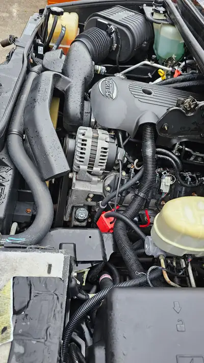 HUMMER H2 SUT — Le pickup muscle américain au design emblématique — cruscotto