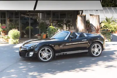 Opel GT 2.0 Turbo — Cabriolet sportif collector, édition « Last Run » exclusive — vue extérieure