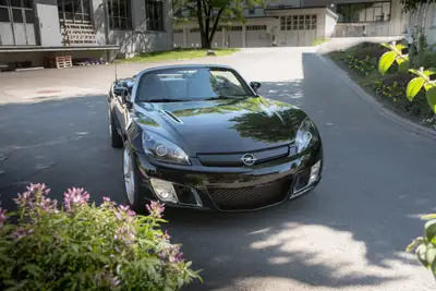 Opel GT 2.0 Turbo — Cabriolet sportif collector, édition « Last Run » exclusive — tableau de bord