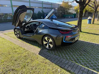 BMW i8 Coupé 2016 — Sportive hybride rechargeable, à peine roulée — Innenraum