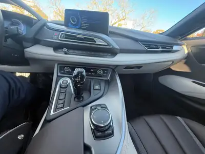 BMW i8 Coupé 2016 — Sportive hybride rechargeable, à peine roulée — Miniatur 9