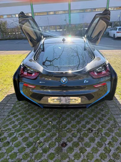 BMW i8 Coupé 2016 — Sportive hybride rechargeable, à peine roulée — Miniatur 8