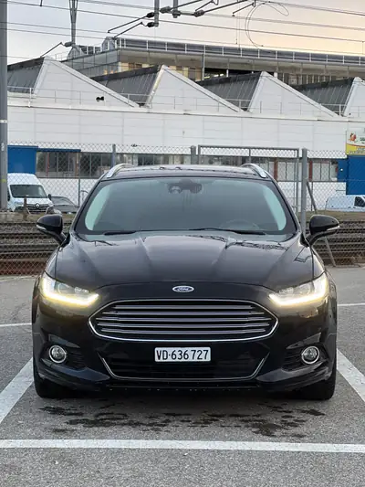 Ford Mondeo 2.0 TDCi Titanium AWD — Monospace familial robuste, transmission automatique PowerShift — Seitenansicht