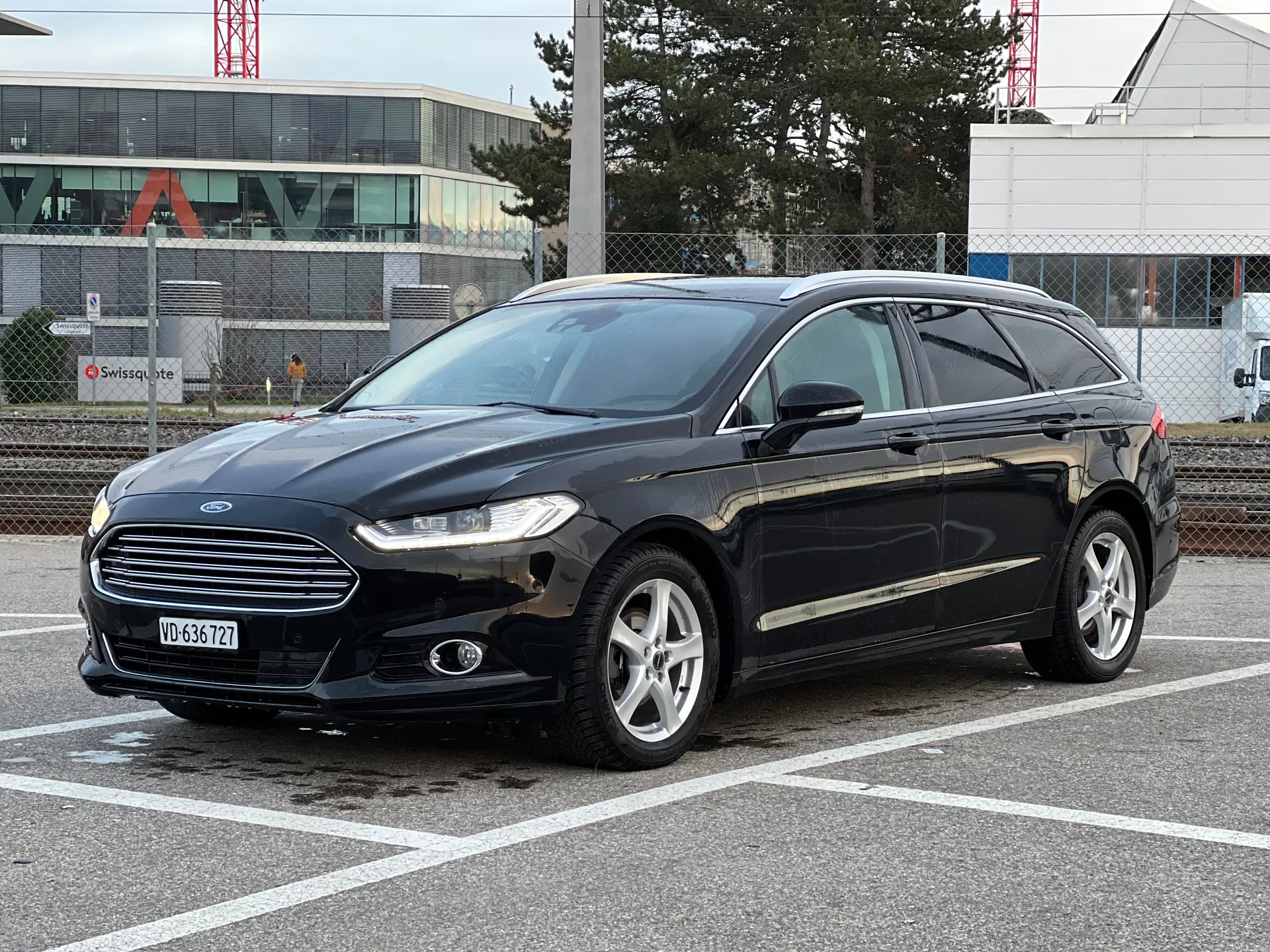 Ford Mondeo 2.0 TDCi Titanium AWD — Monospace familial robuste, transmission automatique PowerShift