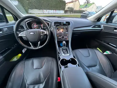 Ford Mondeo 2.0 TDCi Titanium AWD — Monospace familial robuste, transmission automatique PowerShift — Armaturenbrett